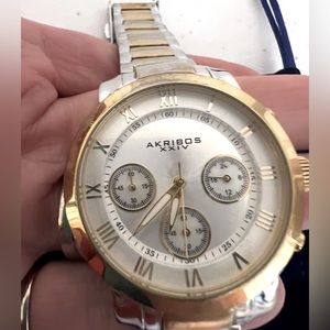 Akeibos ladies chronograph two tone watch needs battery. Large not petite.
